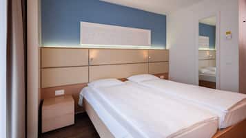 Comfort Double Room, Balcony | Minibar, in-room safe, desk, iron/ironing board (on request)