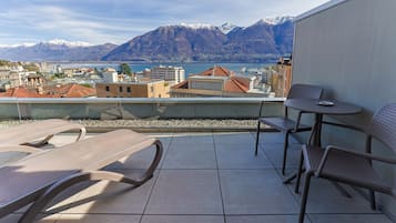 Junior Suite Top Floor, Balcony | Vista al lago