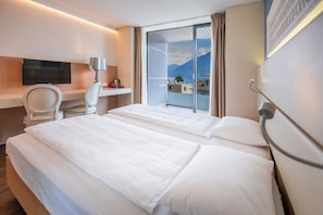 Comfort Double Room, Balcony, Lake View | Minibar, in-room safe, desk, iron/ironing board (on request) - Hotel Muralto (Muralto)