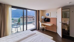 Panorama Double Room, Balcony | Minibar, in-room safe, desk, iron/ironing board (on request) - Hotel Muralto (Muralto)