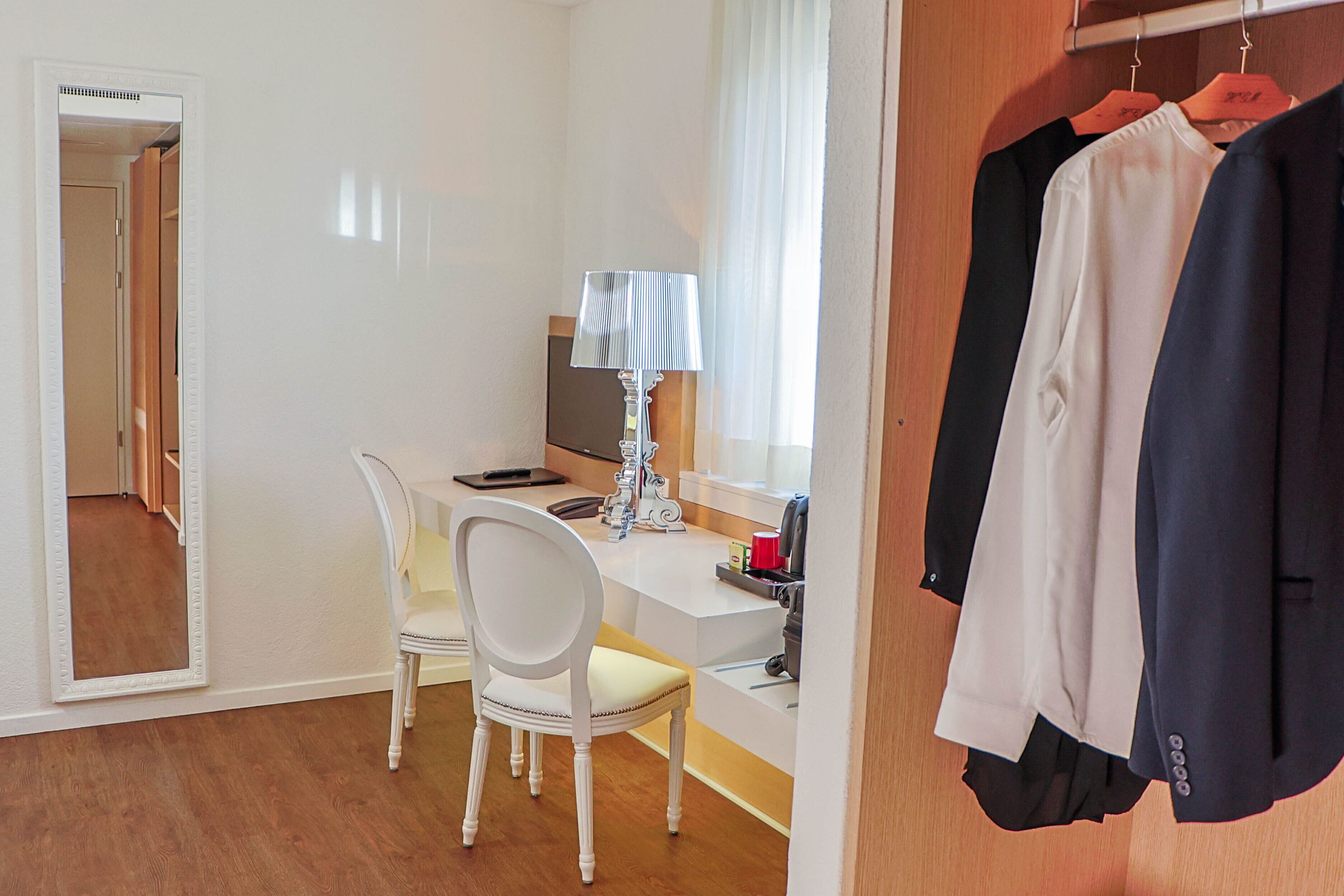 queen double room | minibar, in-room safe, desk, iron/ironing board