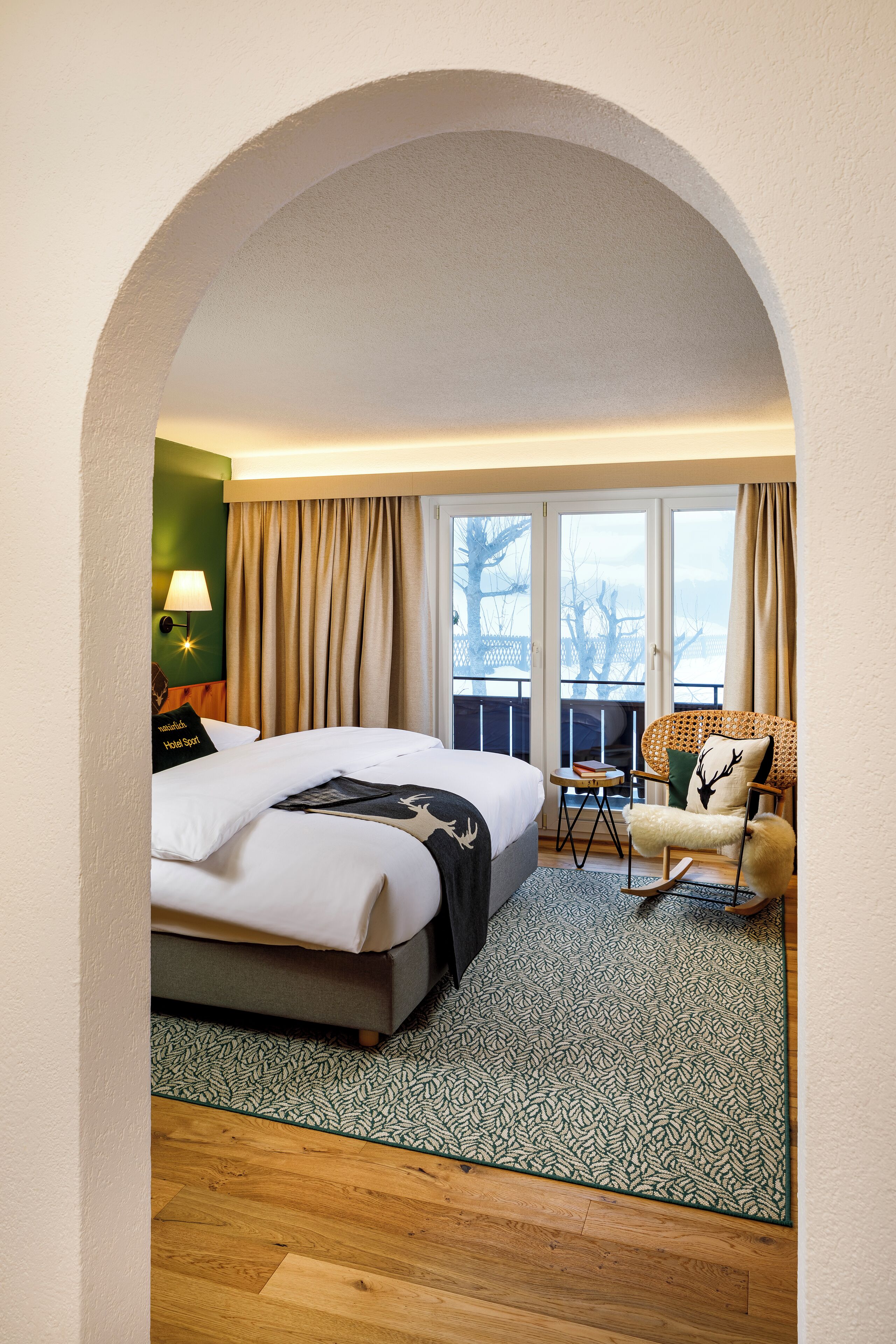 superior double room | 1 bedroom, minibar, in-room safe, desk