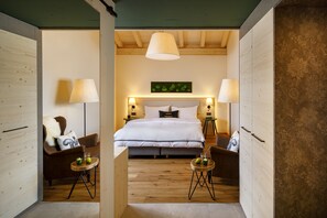 Superior Double Room | Hypo-allergenic bedding, minibar, in-room safe, individually decorated - Hotel Sport (Klosters-Serneus)