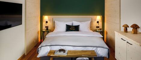 Minibar, coffres-forts dans les chambres, bureau, rideaux occultants