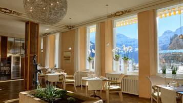 3 restaurants servant le déjeuner et le dßner, plats Cuisine régionale