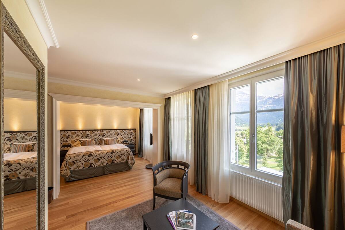 cosy junior suite | living area | flat-screen tv