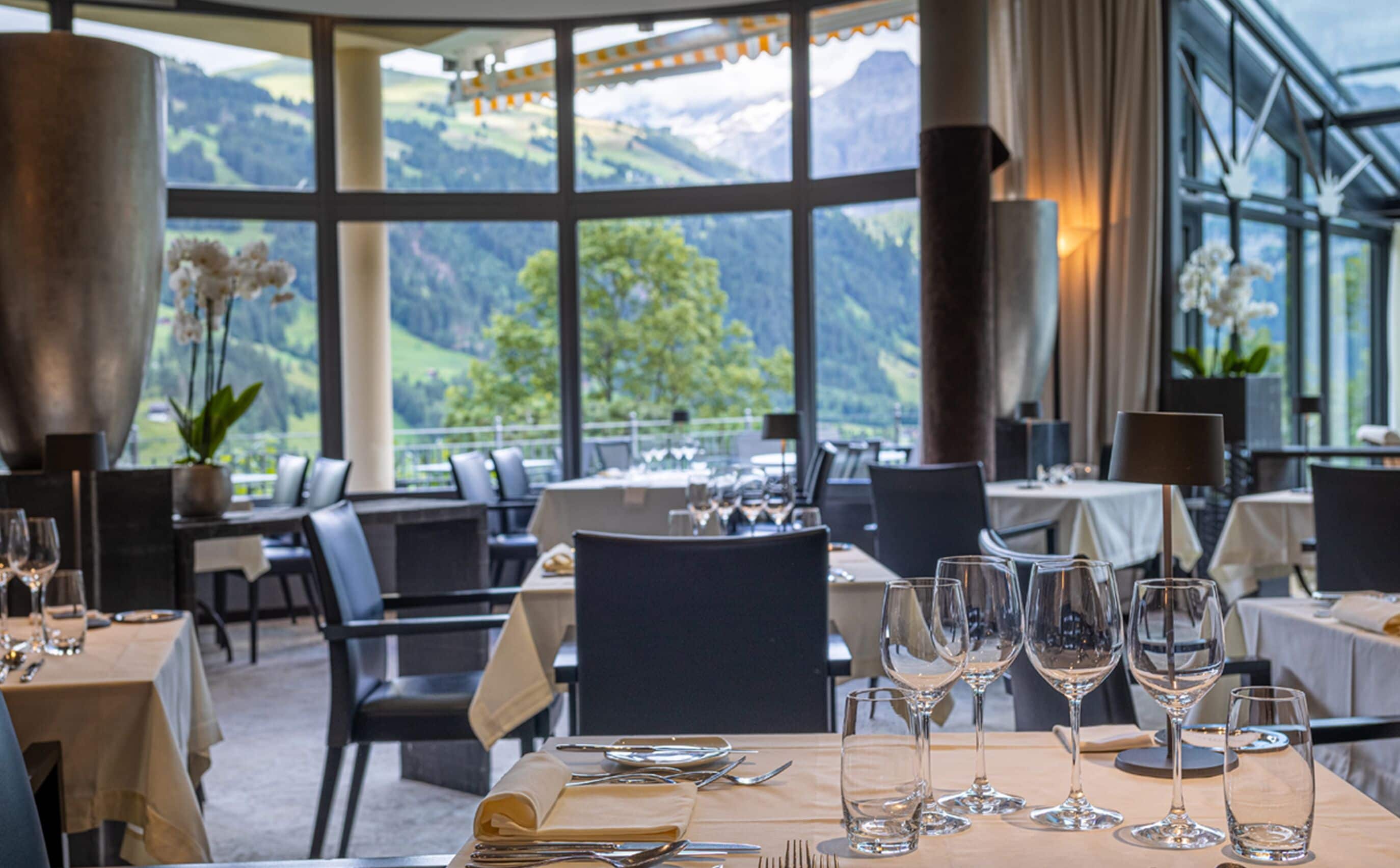 3 restaurants, lunch, dinner served; regional cuisine