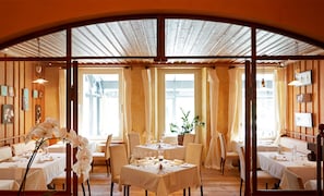 3 restaurants, lunch, dinner served; Regional cuisine 