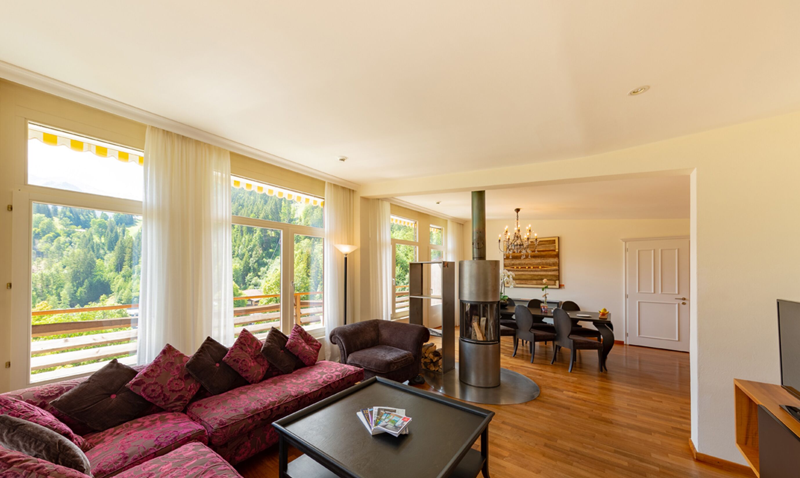 Luxury Panorama Spa Suite  | Living room | Flat-screen TV