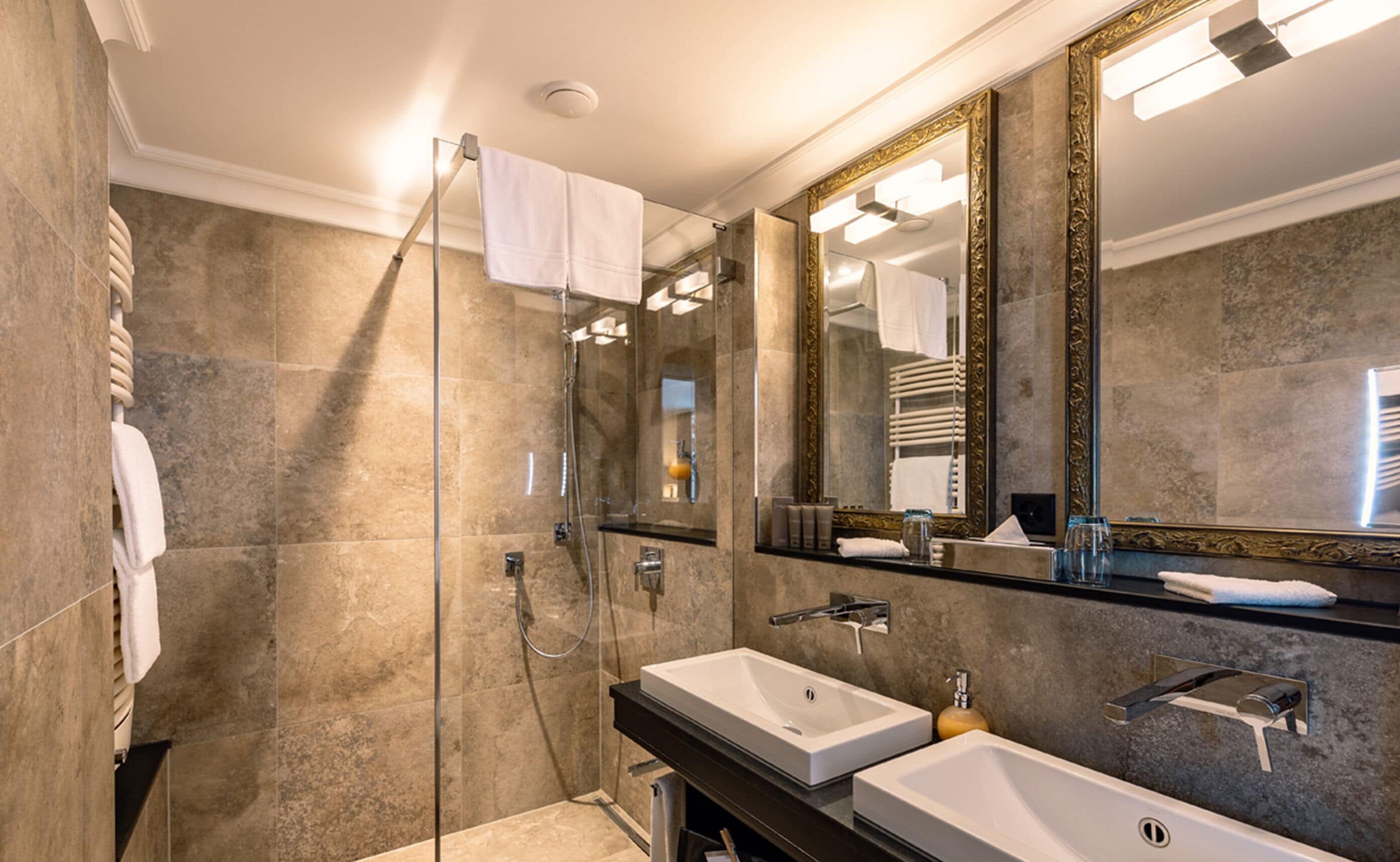 cosy plus double room | bathroom amenities | shower, free toiletries, hair dryer, bathrobes