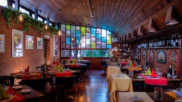 Lunch and dinner served, alfresco dining