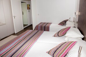 Triple Room, Balcony | Minibar, desk, blackout drapes, free WiFi - Hotel Colorado (Lugano)