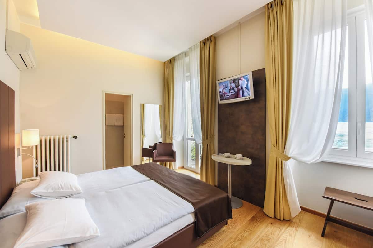 Executive Double Room, Balcony | 1 bedroom, premium bedding, down comforters, minibar