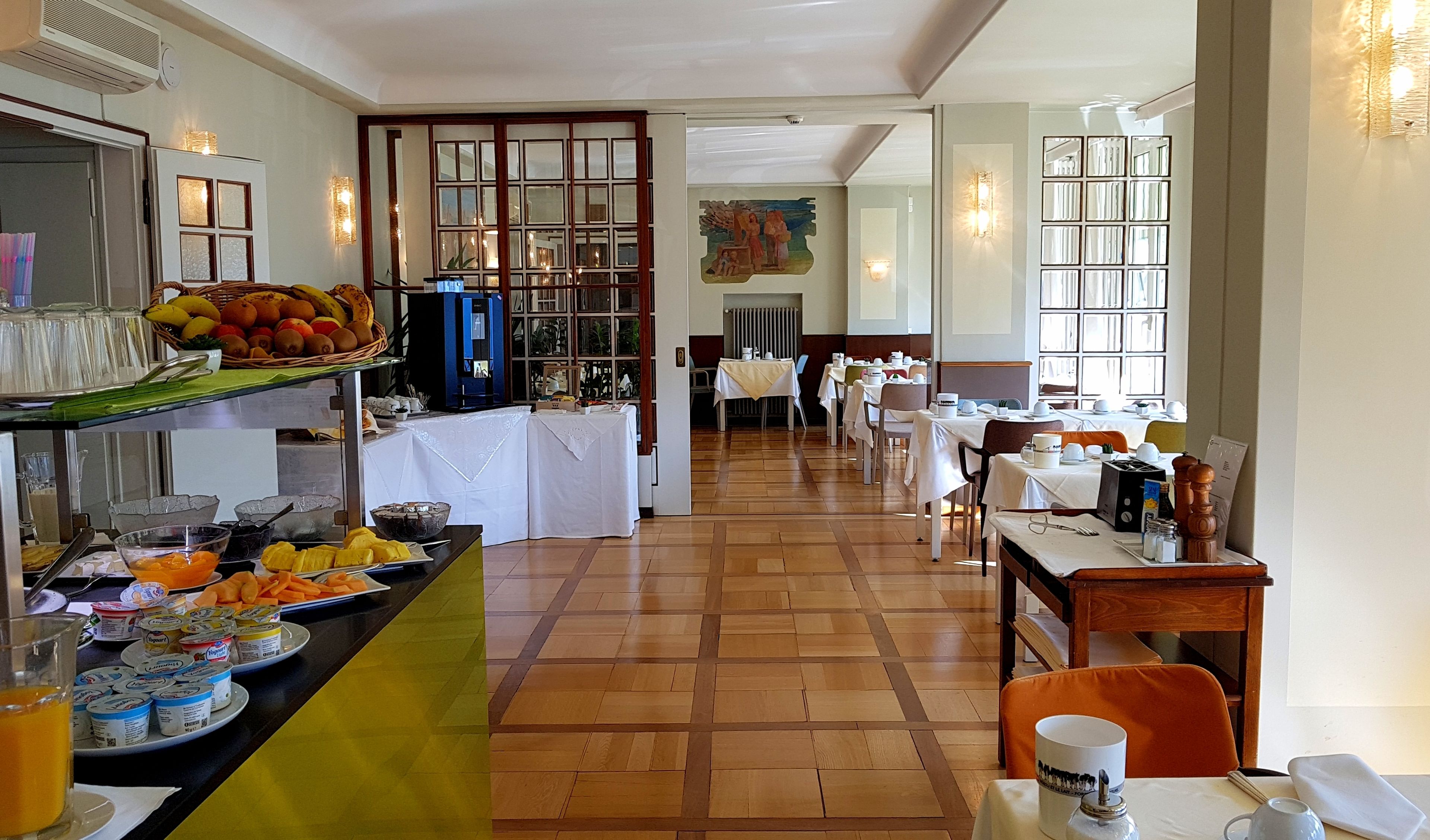 free daily full breakfast