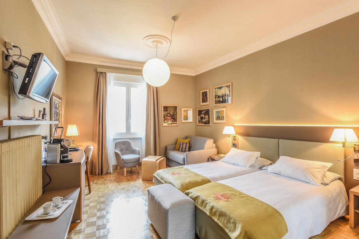 1 bedroom, premium bedding, down duvets, minibar