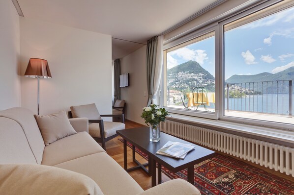 Junior Suite, 2 Bedrooms, Connecting Rooms, Lake View