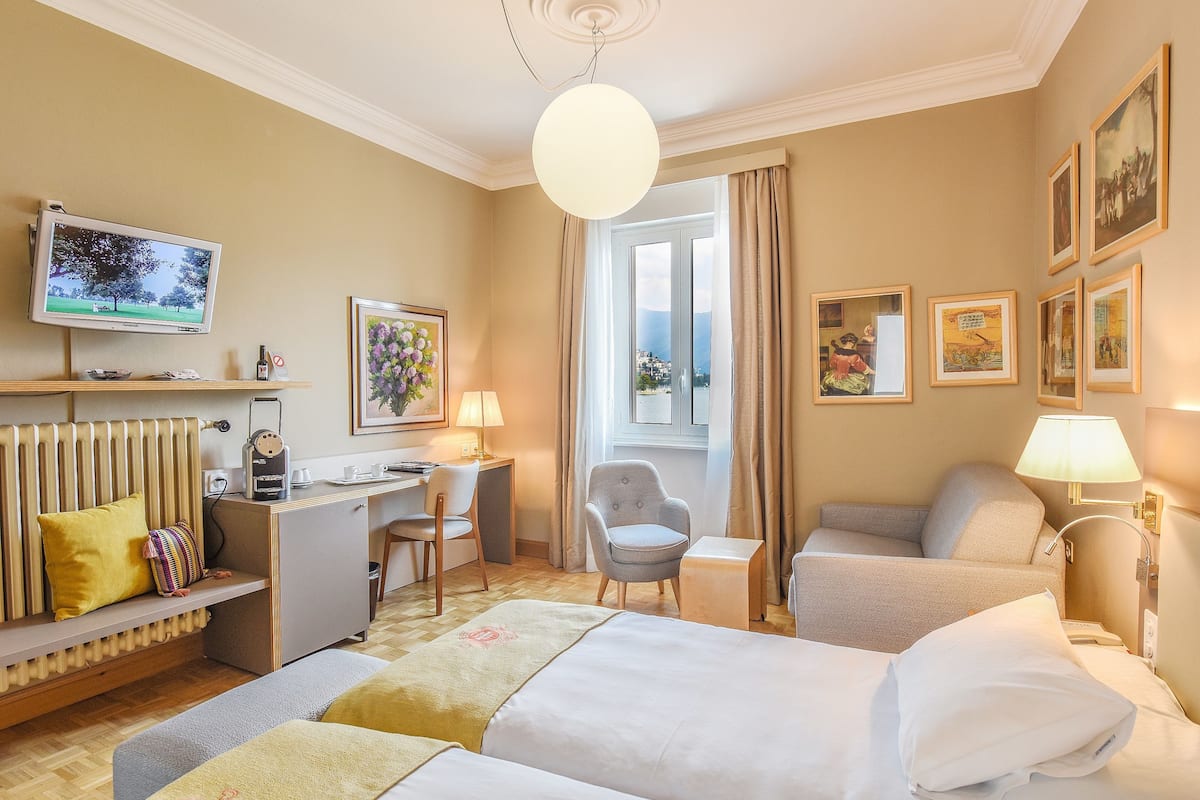 Premium bedding, down comforters, minibar, in-room safe