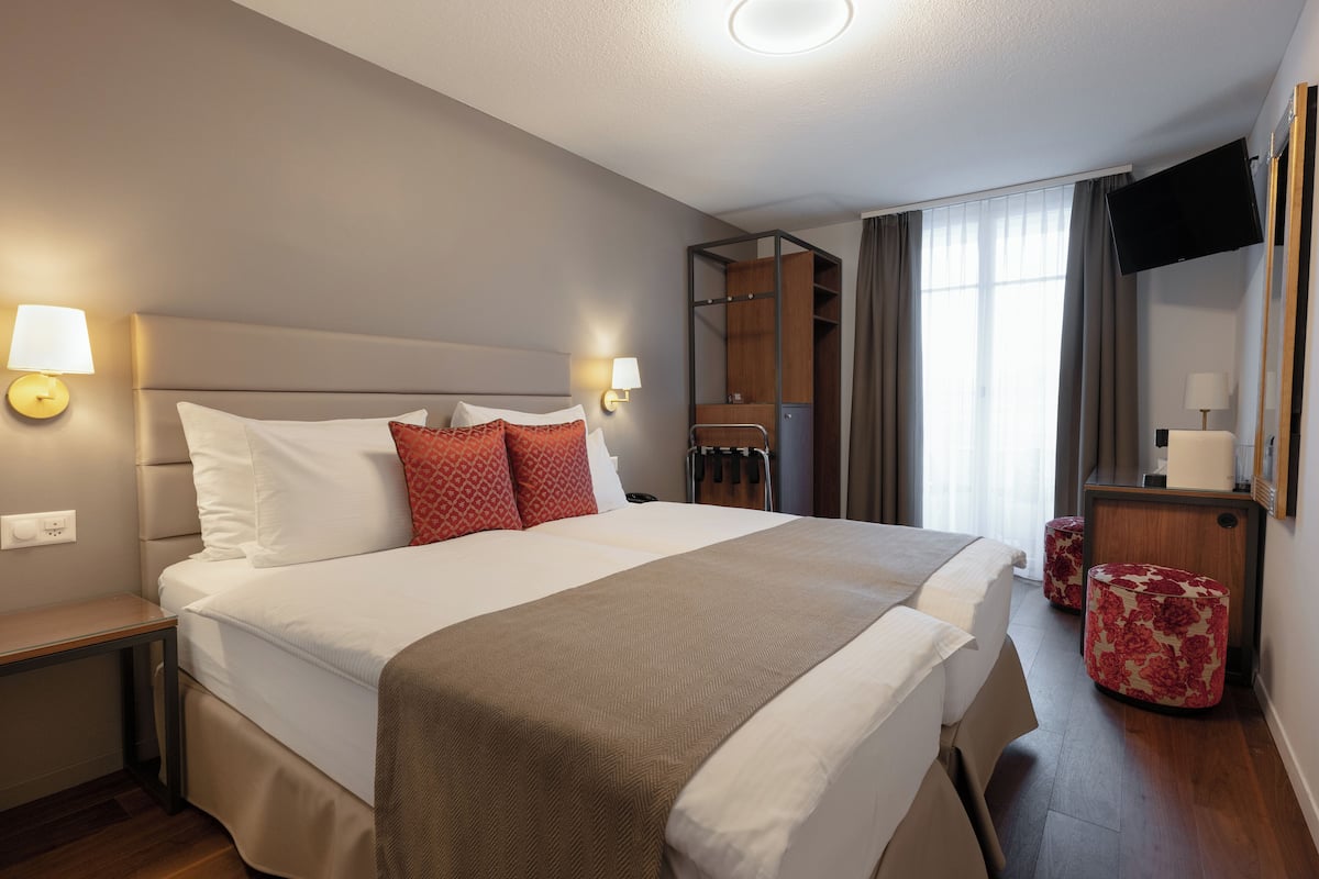 Chambre Double, balcon, vue fleuve (17mÂČ, big balcony)