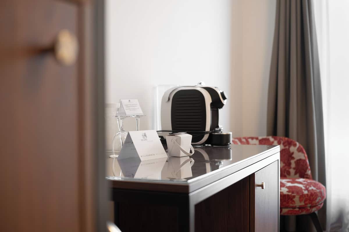 Coffres-forts dans les chambres, bureau, rideaux occultants