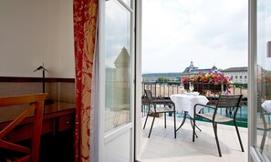 In-room safe, desk, blackout curtains, free WiFi - Des Alpes Luzern (Lucerne)