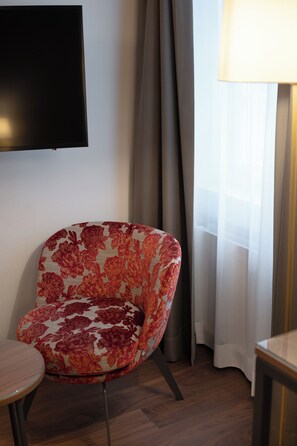 In-room safe, desk, blackout curtains, free WiFi - Des Alpes Luzern (Lucerne)