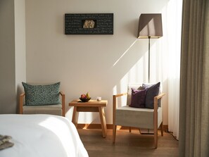 Quarto casal superior, vista para a montanha | Roupas de cama premium, edredons de pluma, cofres nos quartos