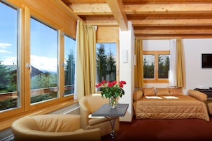 Chambre supérieure double | Literie de qualité, minibar, coffre-fort, ameublement unique