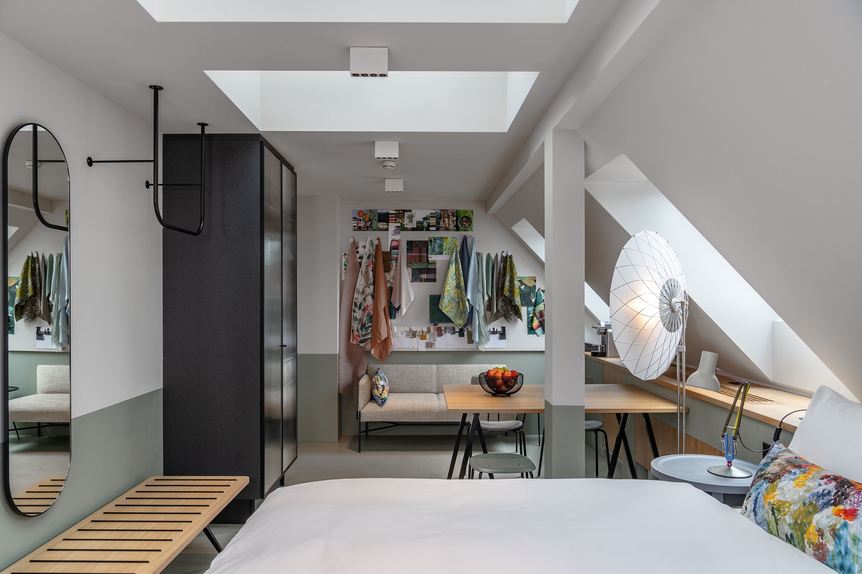 room (fashion atelier) | living area | flat-screen tv