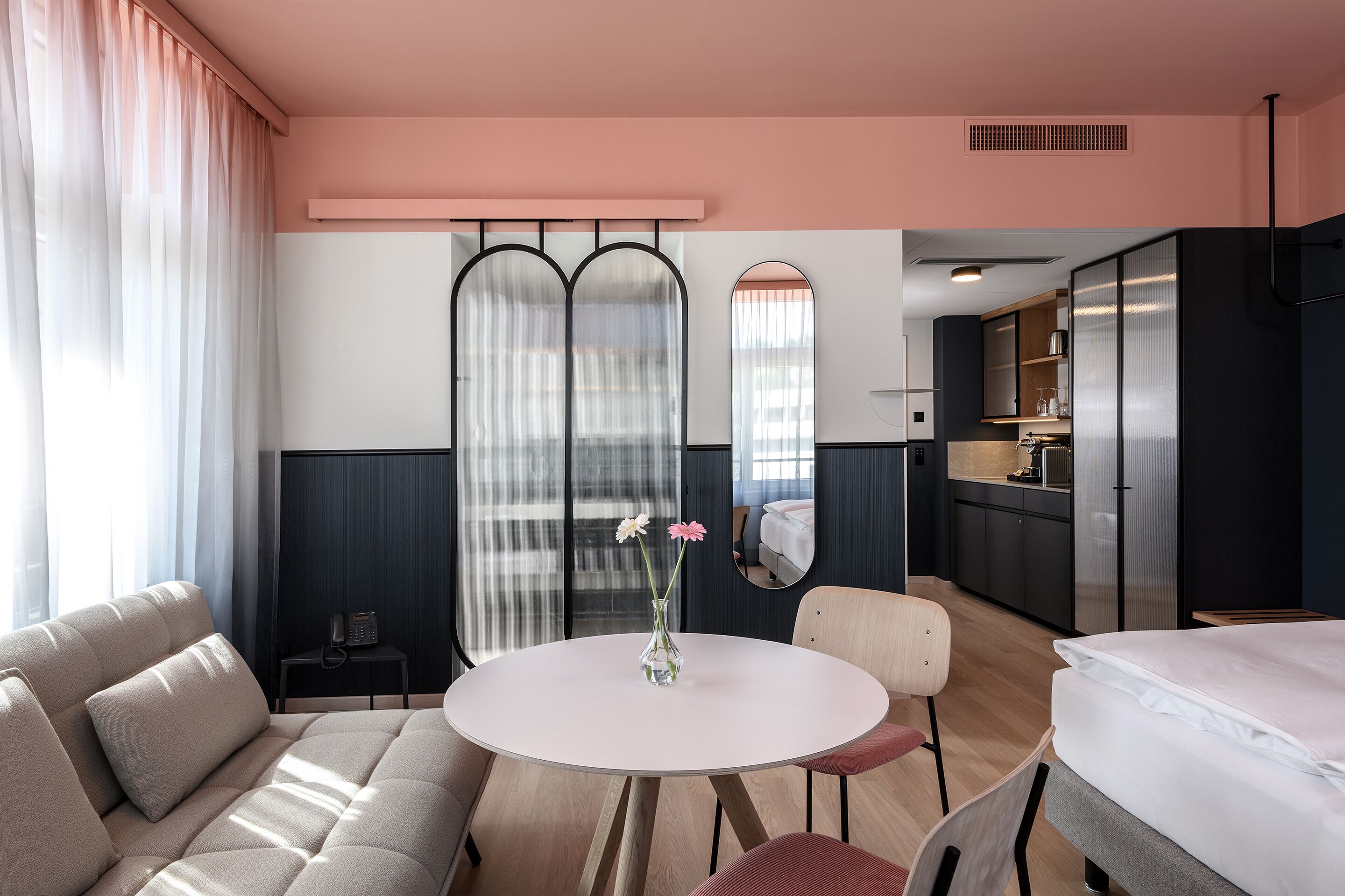 deluxe double room | living area | flat-screen tv