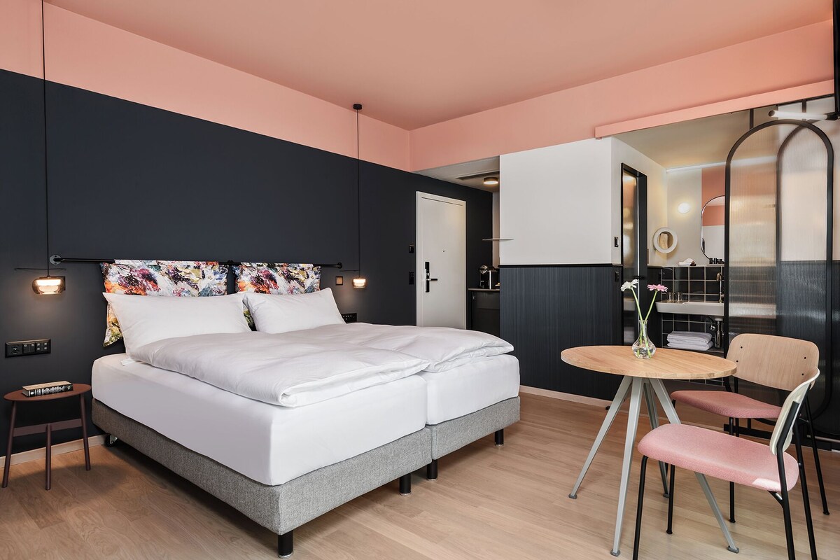 Premium bedding, minibar, in-room safe, soundproofing