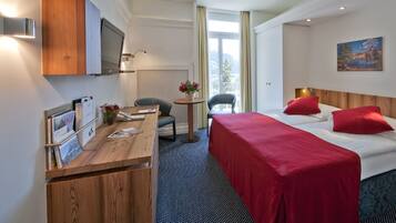 Doppelzimmer, Seeblick | 1 Schlafzimmer, Allergikerbettwaren, Daunenbettdecken, Minibar