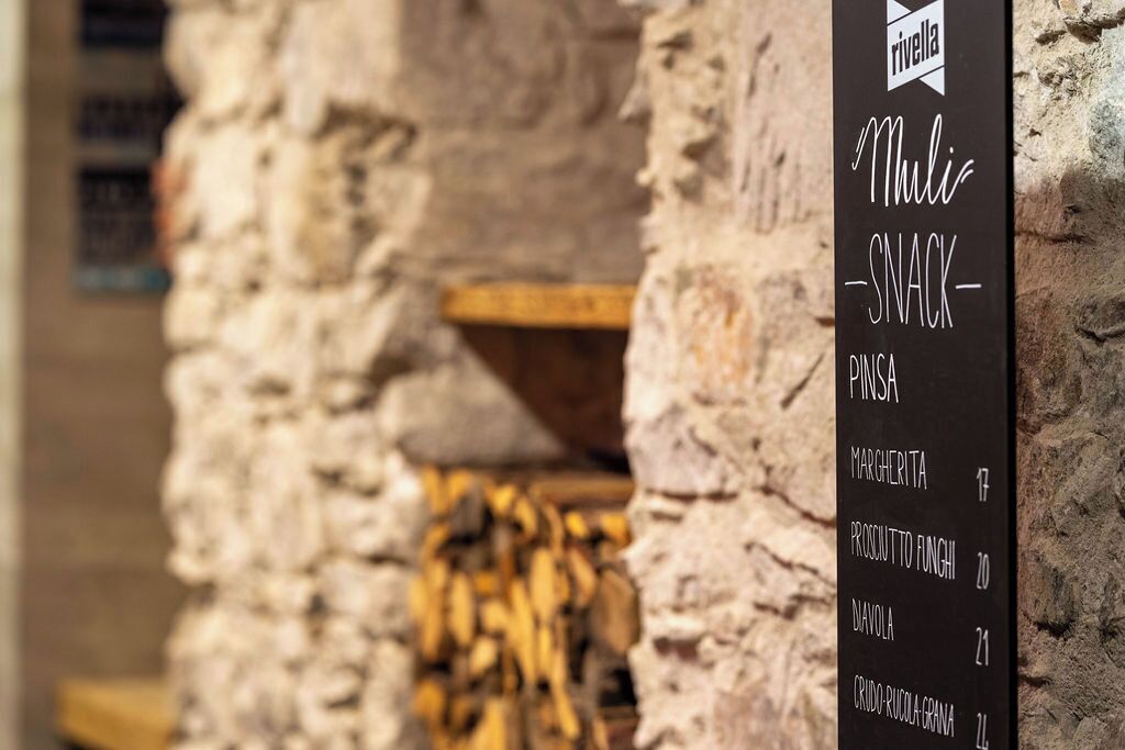 4 restaurants, breakfast served