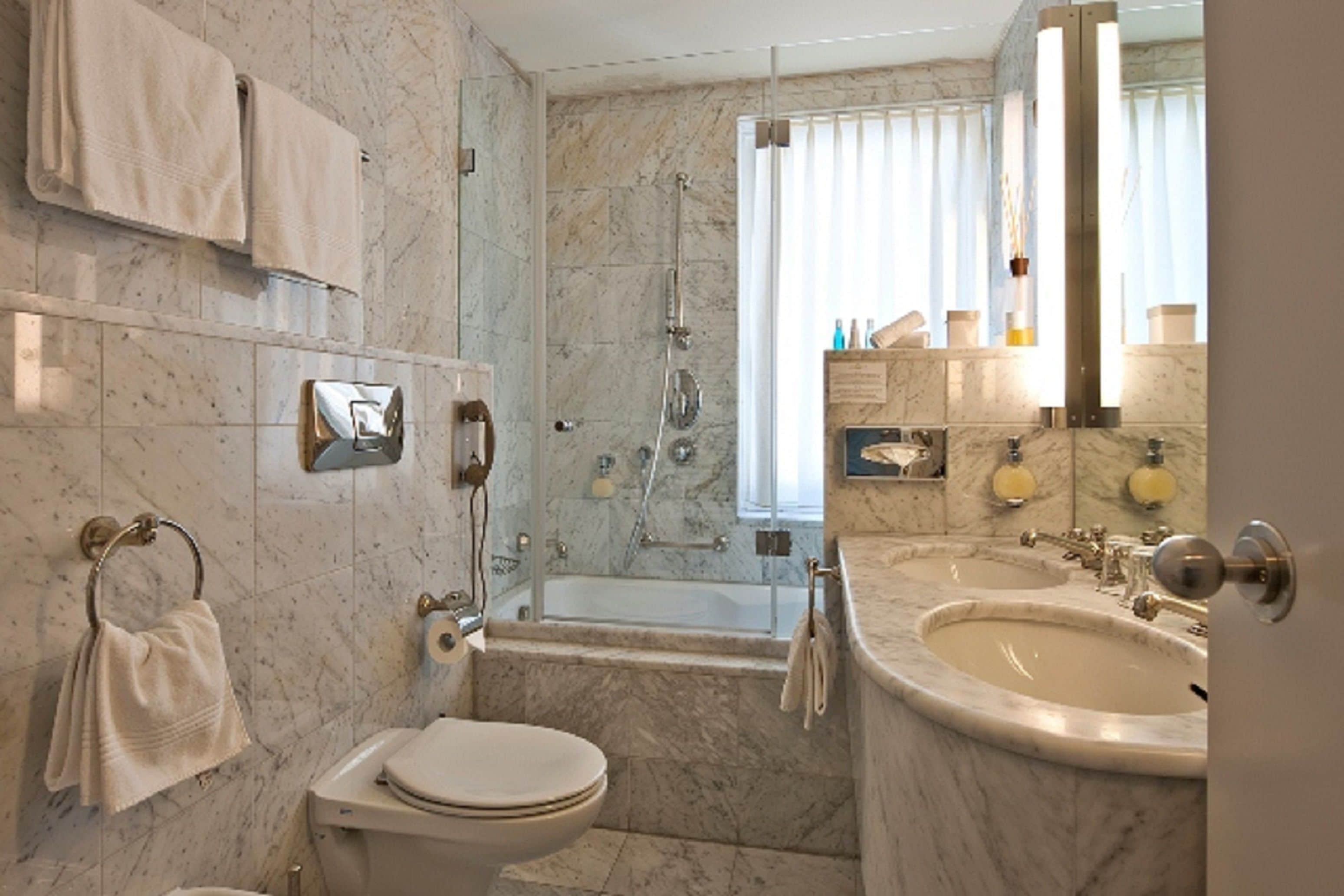junior suite, lake view | bathroom | combined shower/bathtub, deep-soaking bathtub, free toiletries