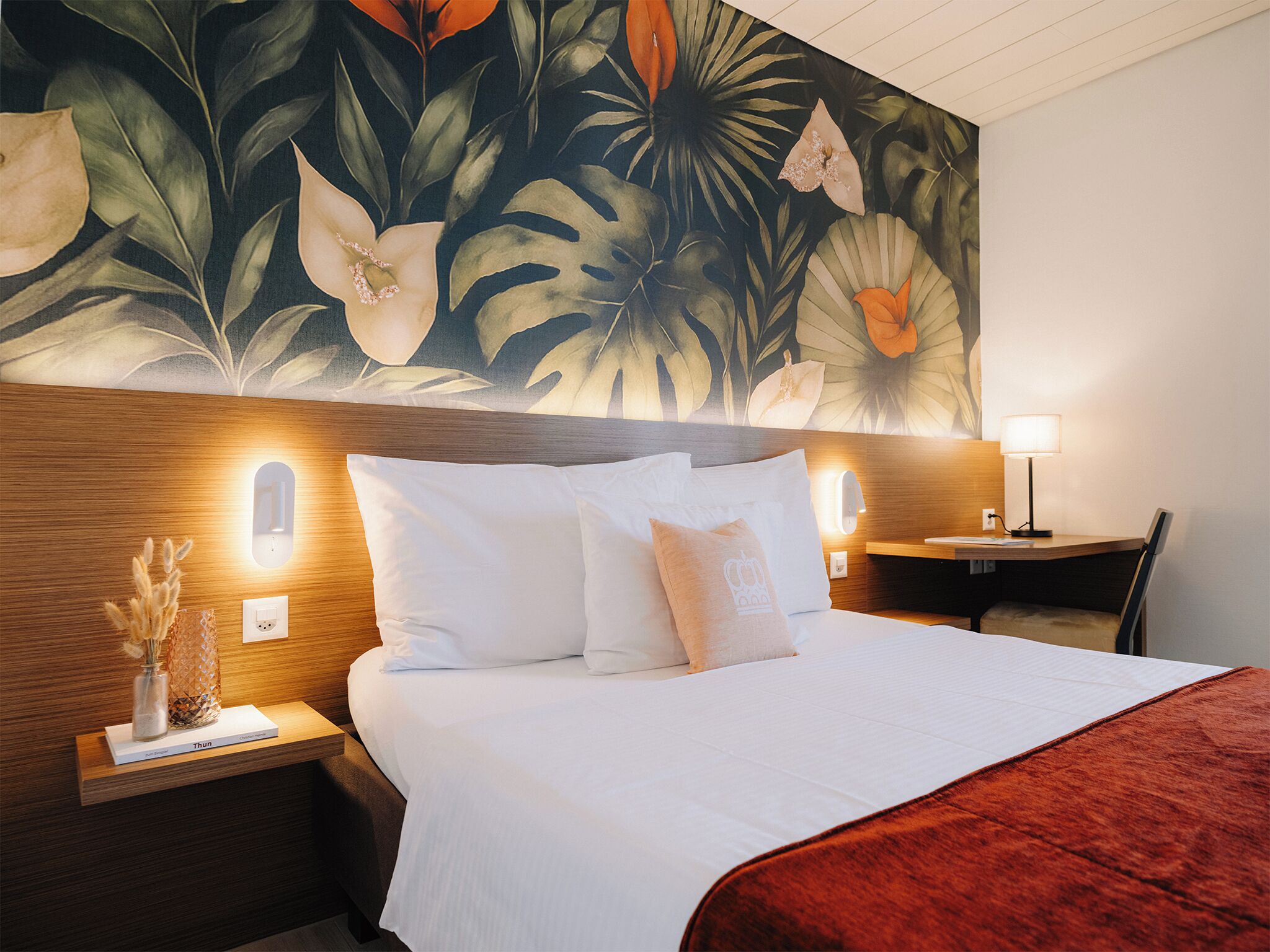 Literie hypoallergénique, coffres-forts dans les chambres, bureau