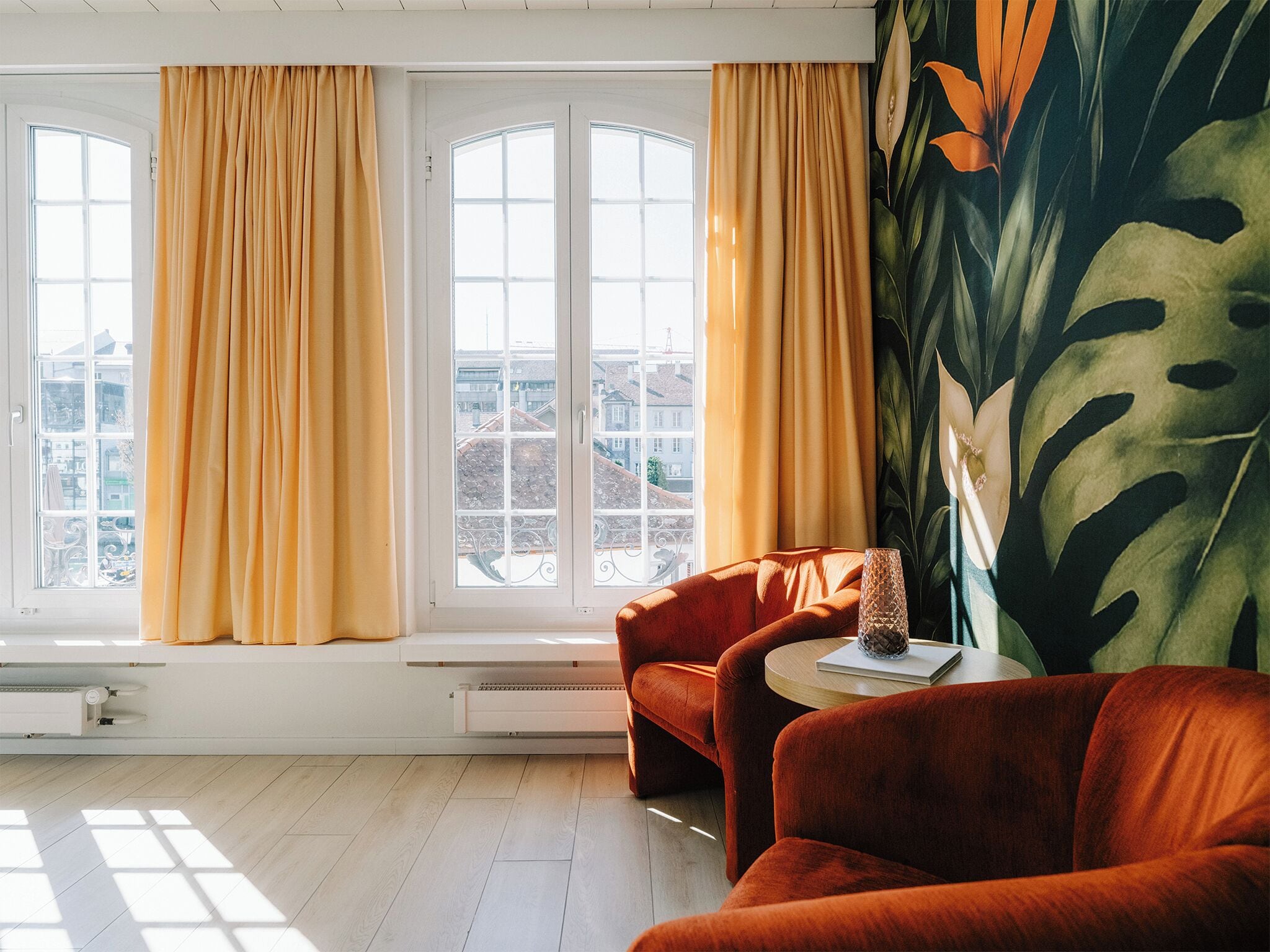 Literie hypoallergénique, coffres-forts dans les chambres, bureau