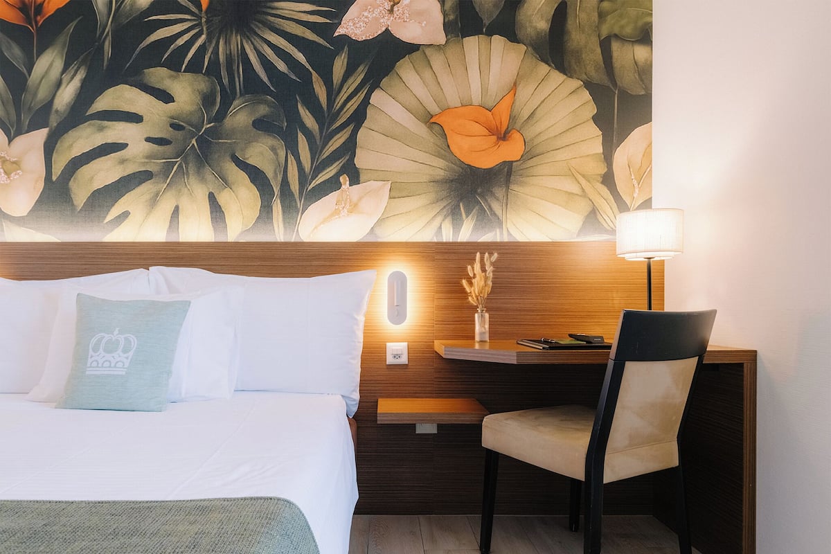 Hypo-allergenic bedding, in-room safe, desk, laptop workspace