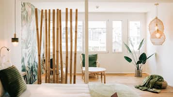 经典双人房 (Plus) | 客房内保险箱、办公桌、熨斗/熨板、免费 WiFi