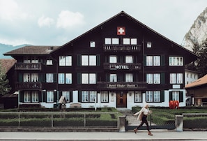 Front of property - Hotel Chalet Swiss (Unterseen)