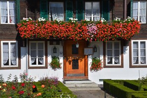 Garden - Hotel Chalet Swiss (Unterseen)