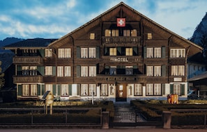Front of property - Hotel Chalet Swiss (Unterseen)