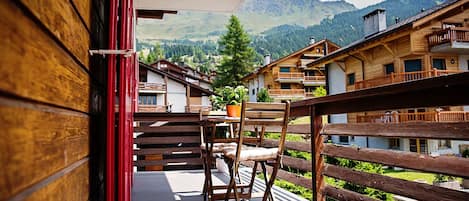 Room, Bathtub, Mountain View (Cosy) | Egyptian cotton sheets, premium bedding, minibar, in-room safe