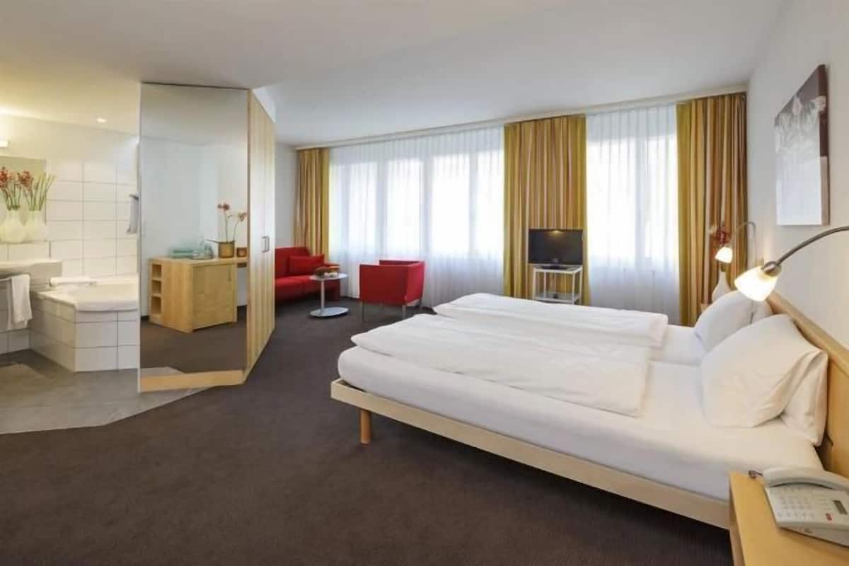 1 bedroom, in-room safe, free WiFi, bed sheets