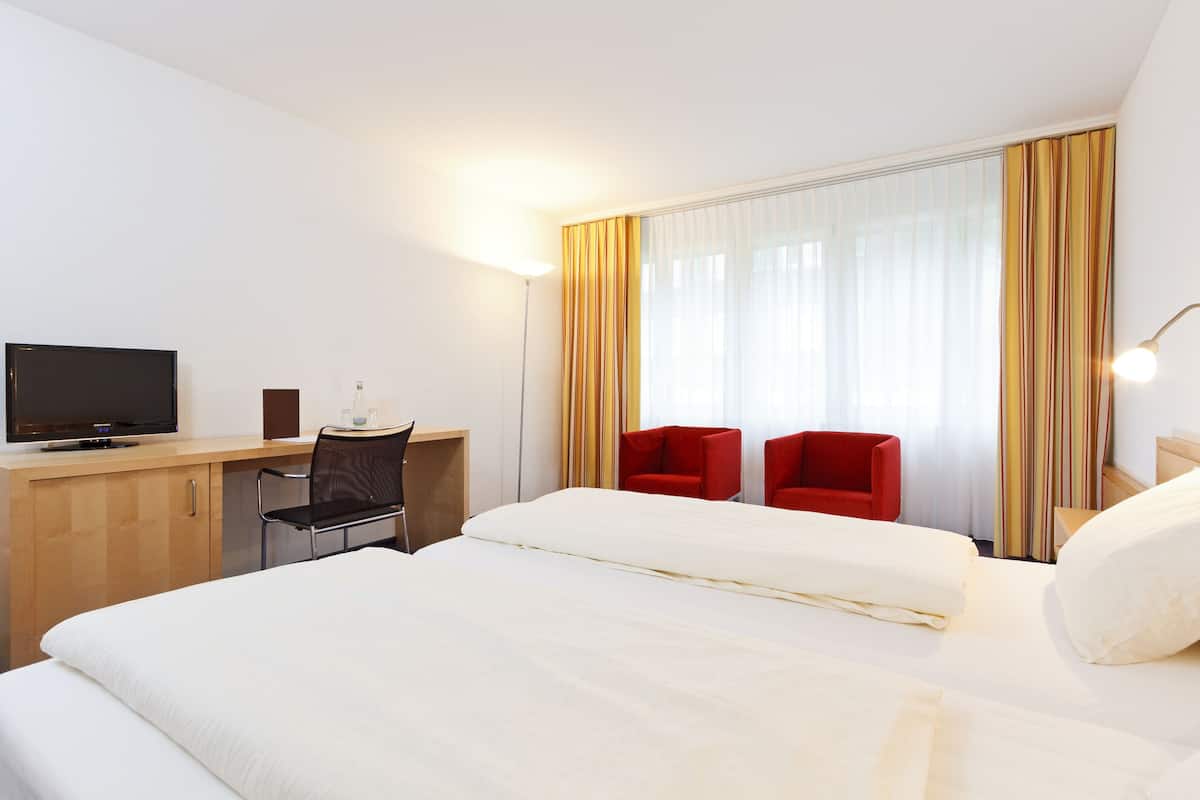 Classic Double Room, Park View | 1 bedroom, in-room safe, free WiFi, bed sheets