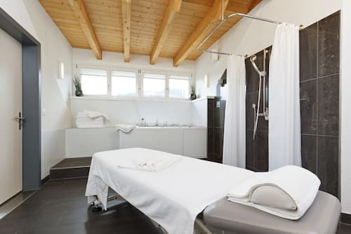 Massages aux pierres chaudes, soins du visage, soins de réflexologie