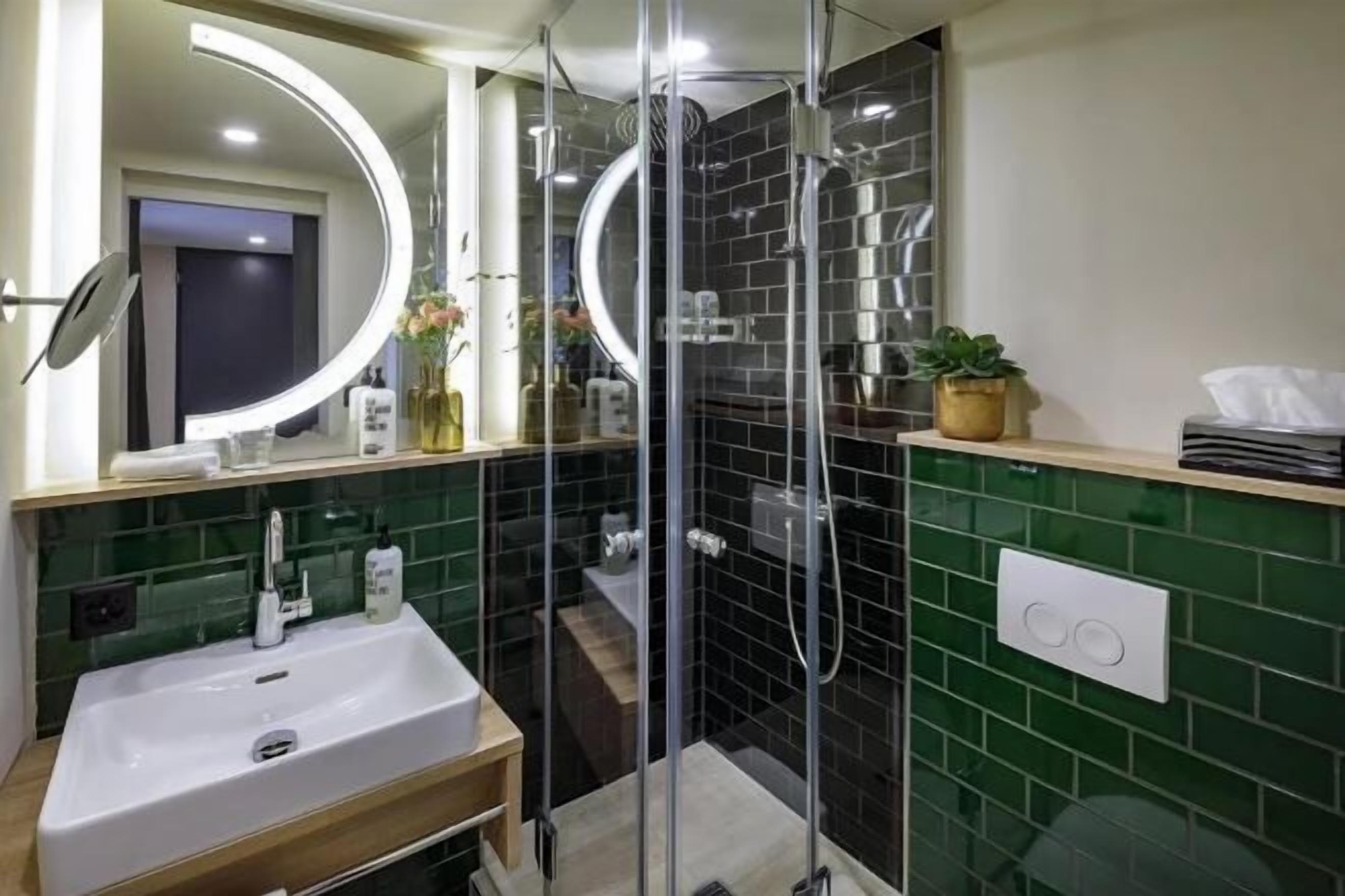 Shower, free toiletries, hair dryer, bathrobes