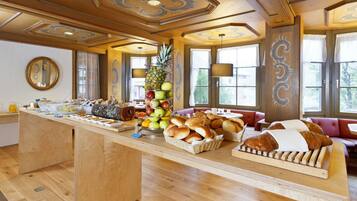 Free daily cooked-to-order breakfast