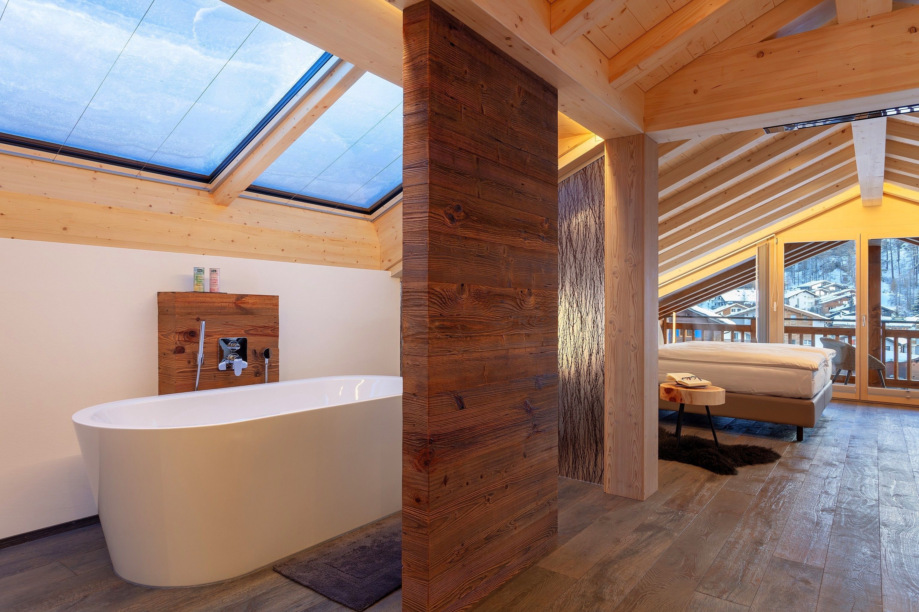 panoramic suite | minibar, in-room safe, desk, soundproofing