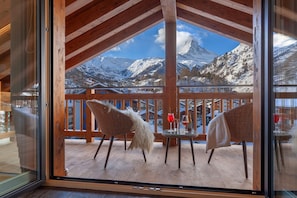 Panoramic Suite | Minibar, in-room safe, desk, soundproofing