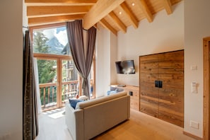 Superior Double Room, 1 Double Bed, Mountain View | Minibar, in-room safe, desk, soundproofing