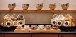 Tägliches inbegriffenes kontinentales Frühstück